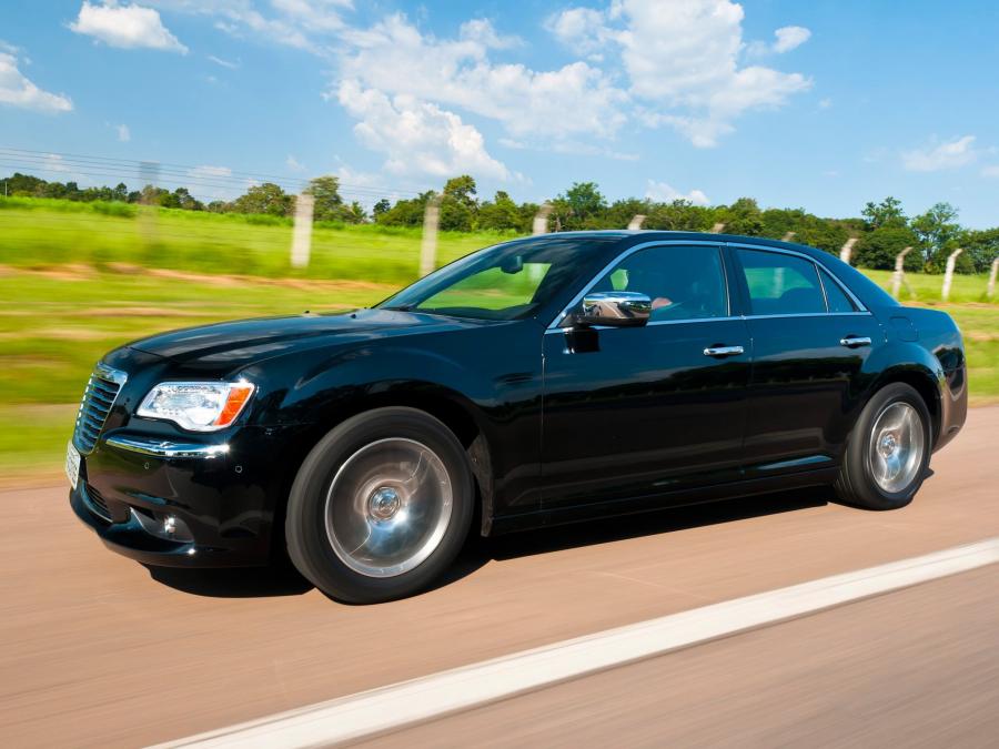  Chrysler 300C 2012 года  (фото 10 из 16)